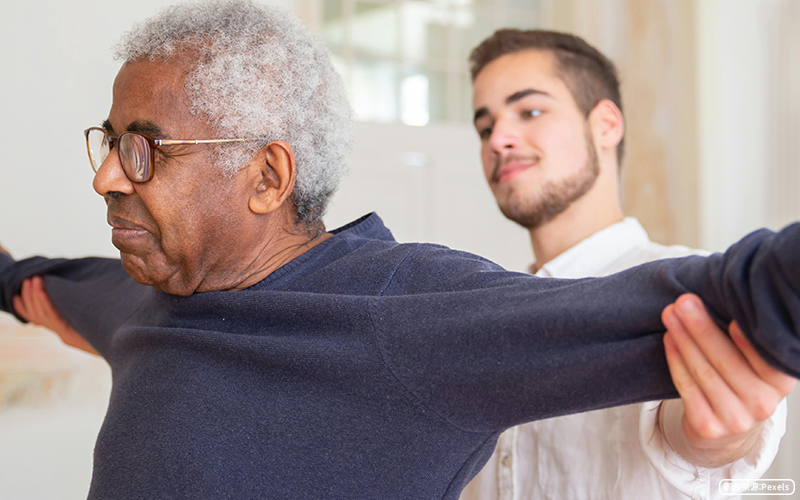 肩膀抬不起來？當心旋轉袖破裂